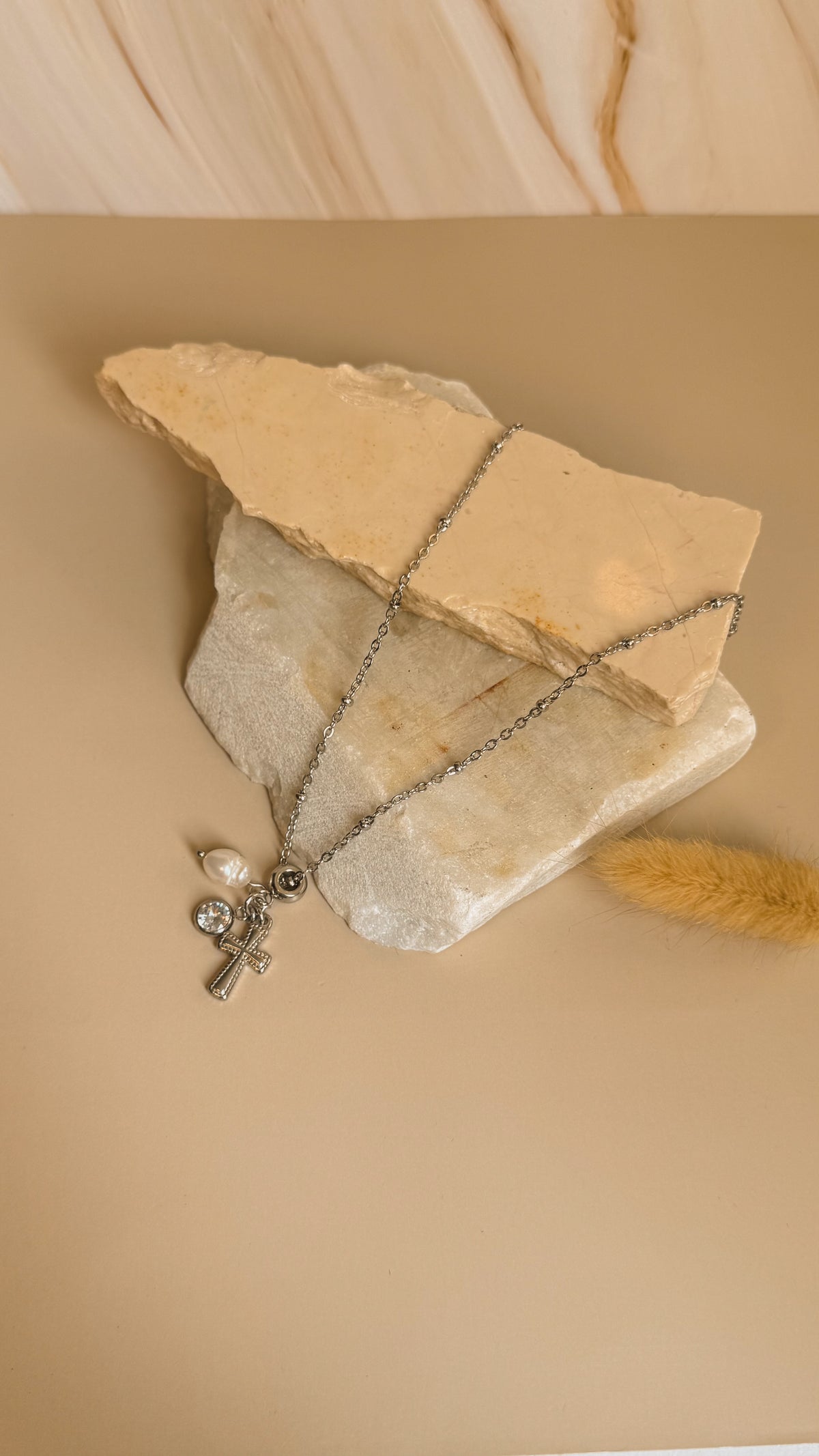 Collar Cruz & Charm Plata
